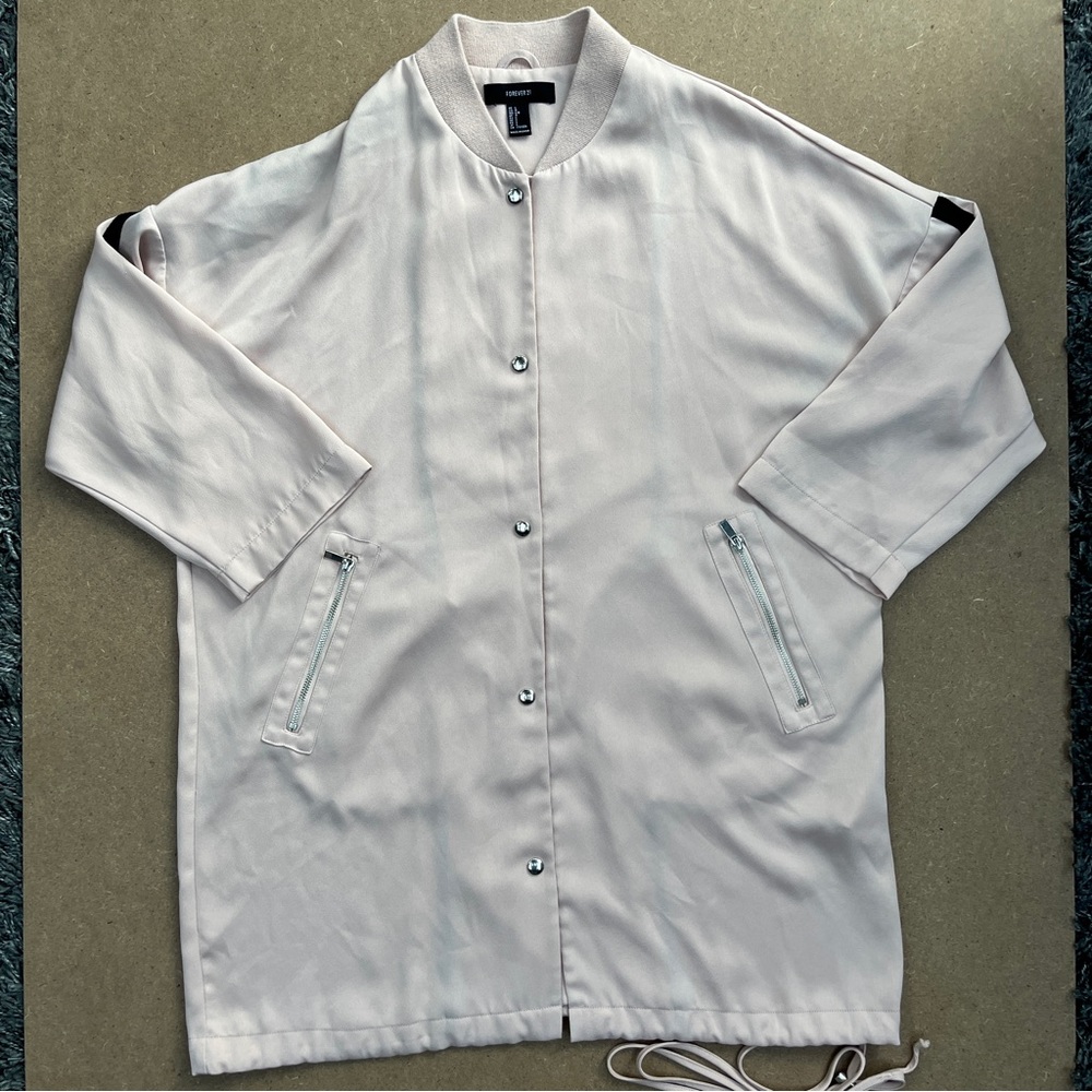 Women’s Forever 21 Extended Short Sleeve Bomber Jacket.,